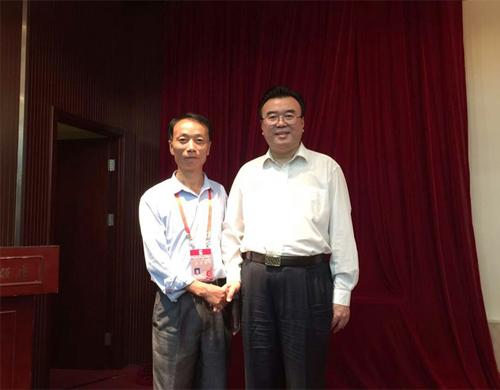王圣宏和中国硬笔书法协会主席、清华美院高研班教授张华庆合影
